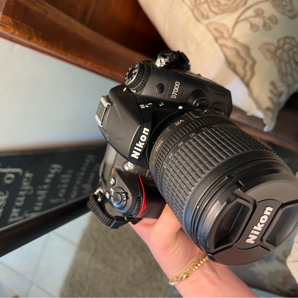 Nikon D7000 camera and multiple lenses shutter count 8493